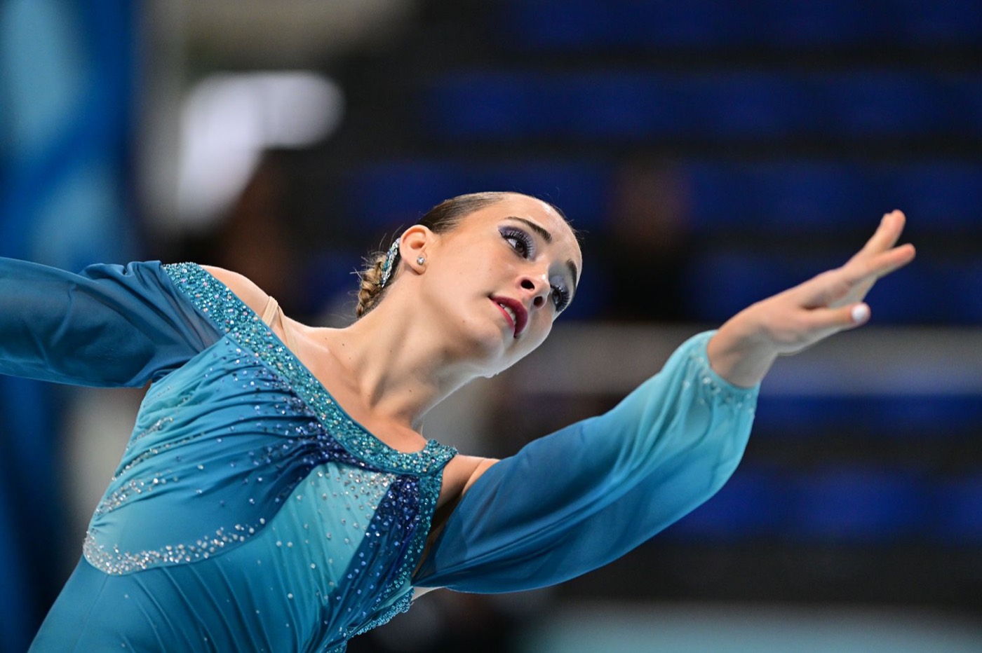 Patinadora artística en competencia